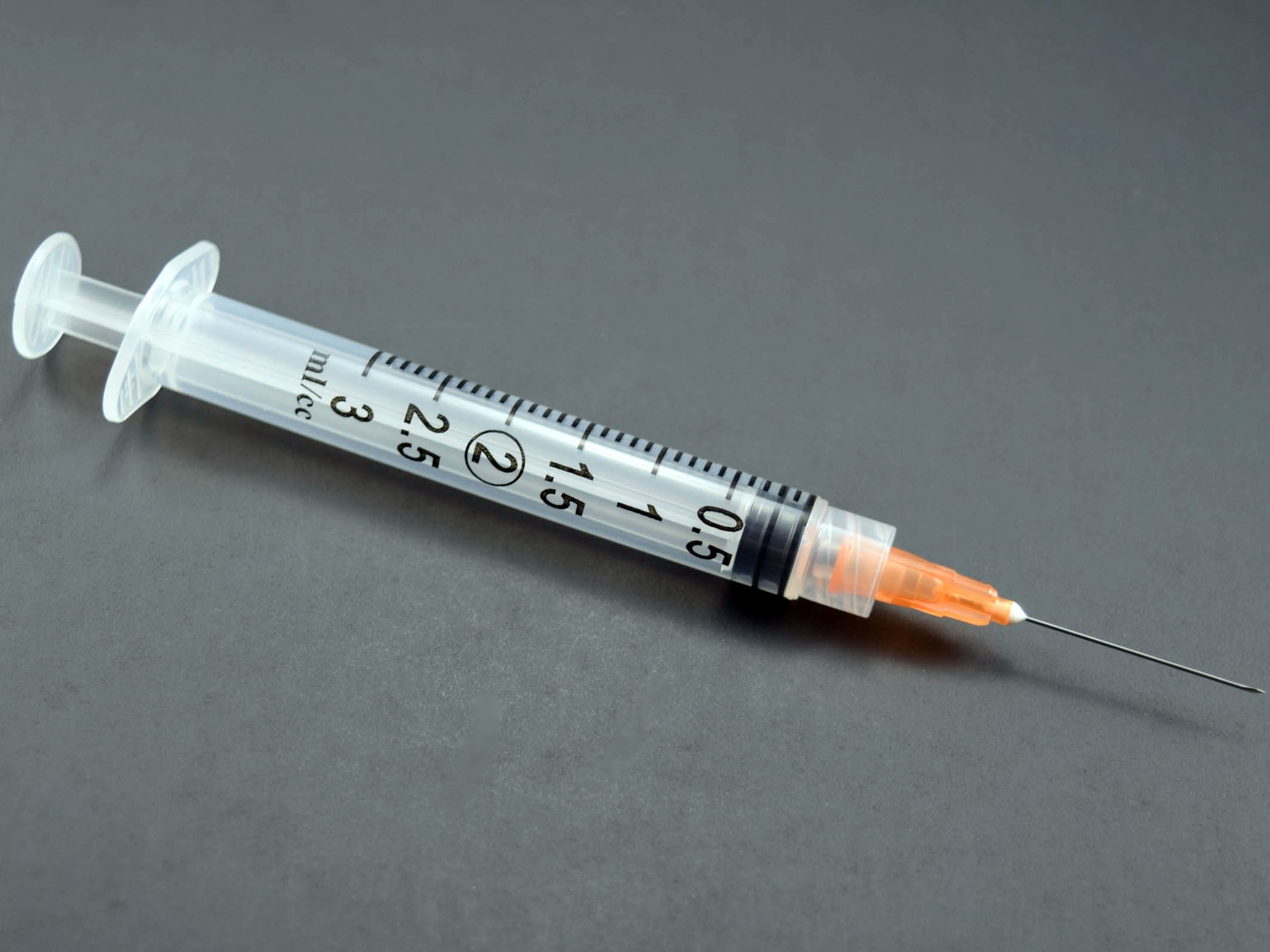 Syringe 3cc with Hypodermic Needle ExelInt® 3 mL .. .  .  